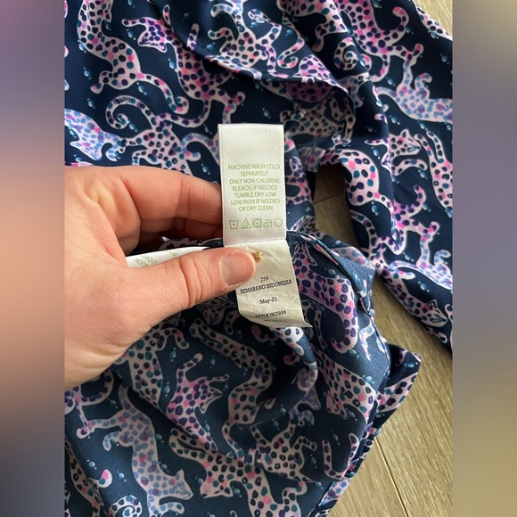 Lilly Pulitzer Womens Sea View Button Down Top Oyster Bay Navy on the Catwalk XS - Picture 7 of 9